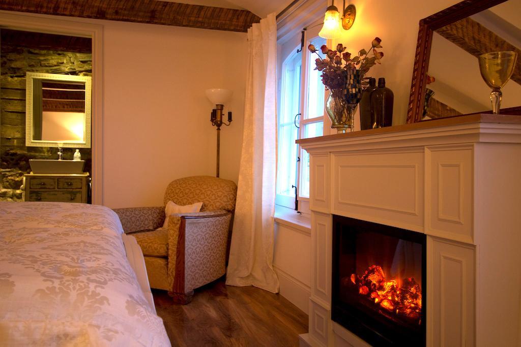 Les Ancetres Auberge & Restaurant Saint-Pierre-de-l'Ile-d'Orleans Room photo
