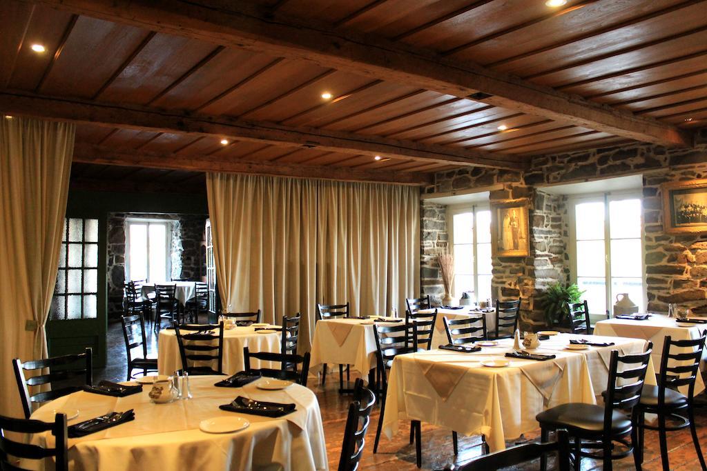 Les Ancetres Auberge & Restaurant Saint-Pierre-de-l'Ile-d'Orleans Exterior photo