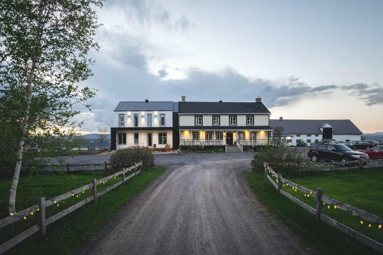 Les Ancetres Auberge & Restaurant Saint-Pierre-de-l'Ile-d'Orleans Exterior photo